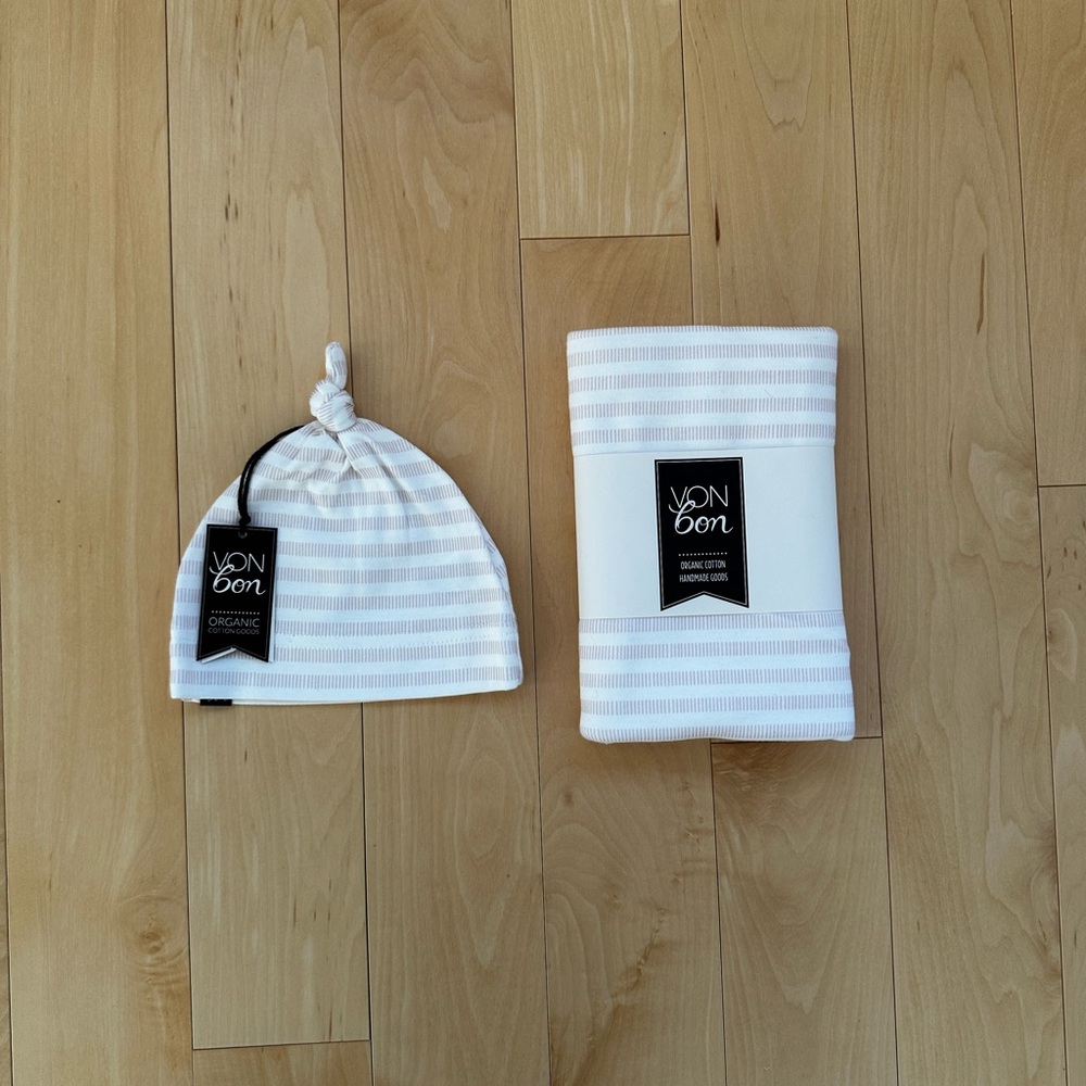 VONBON White & Rose Striped Baby Hat & Blanket Set